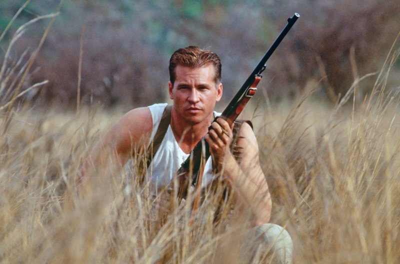 Architekt John Patterson (Val Kilmer) wird in Afrika zum Jäger. – Bild: HR/Degeto/Splendid Architekt John Patterson (Val Kilmer) wird in Afrika zum Jäger. – Bild: HR/Degeto/Splendid