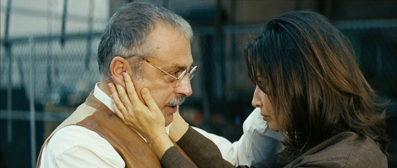 Haluk Bilginer als Hadji und Gina Gershon als Maria – Bild: StarTV Haluk Bilginer als Hadji und Gina Gershon als Maria – Bild: StarTV