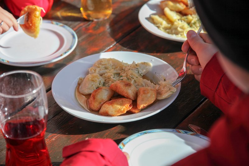 Im Tal der drei Dörfer – Bild: ServusTV /​ DMG