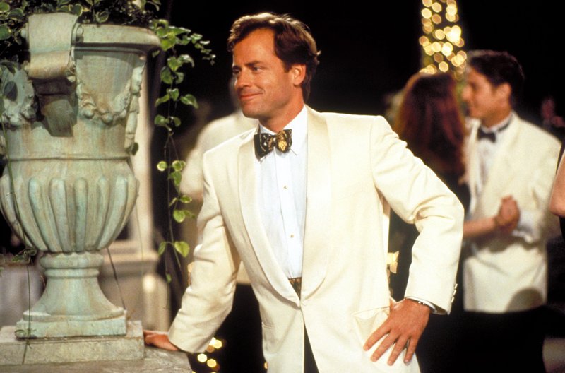 Linus Larrabee kleiner Bruders David (Greg Kinnear) entwickelt kurz vor seiner Hochzeit romantische Gefühle für die Chauffeurstochter Sabrina. – Bild: TM & Copyright © 2001 by Paramount Pictures. All Rights Reserved. Linus Larrabee kleiner Bruders David (Greg Kinnear) entwickelt kurz vor seiner Hochzeit romantische Gefühle für die Chauffeurstochter Sabrina. – Bild: TM & Copyright © 2001 by Paramount Pictures. All Rights Reserved.