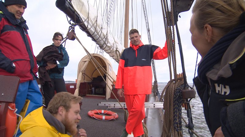 Traditionssegler fahren auch bei Flaute – Bild: NDR