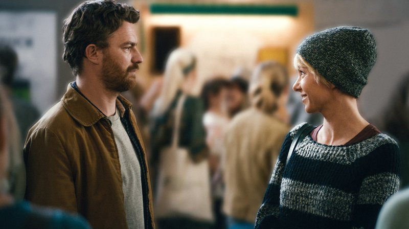 IT-Spezialist Steve (Friedrich Mücke) und seine Freundin Carola (Julia Koschitz) sind – eigentlich – ein perfektes Paar. – Bild: ARD Degeto/Westhoff Film/Hendrik Heiden IT-Spezialist Steve (Friedrich Mücke) und seine Freundin Carola (Julia Koschitz) sind – eigentlich – ein perfektes Paar. – Bild: ARD Degeto/Westhoff Film/Hendrik Heiden