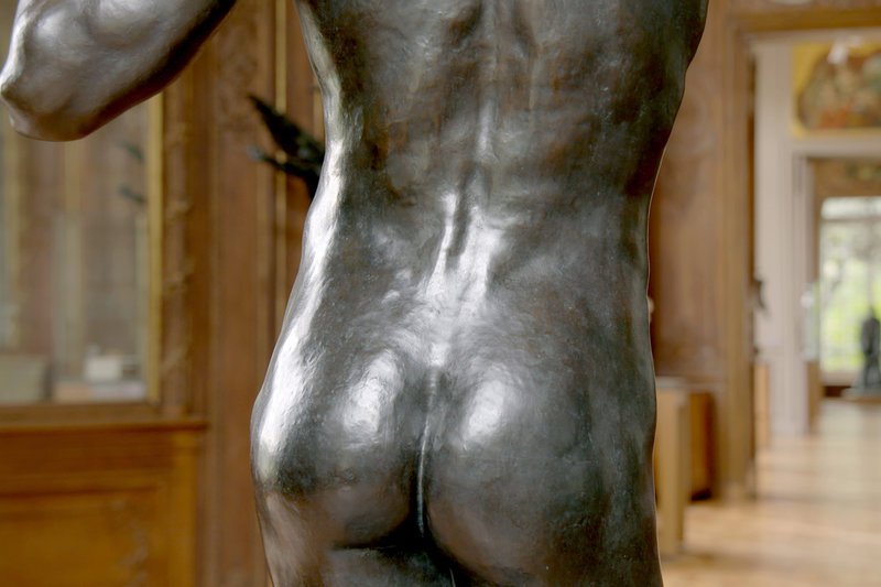 Detail von Auguste Rodins lebensgroßen Figur Das eherne Zeitalter im Musée Rodin – Bild: ARTE France /​ © Schuch Prod
