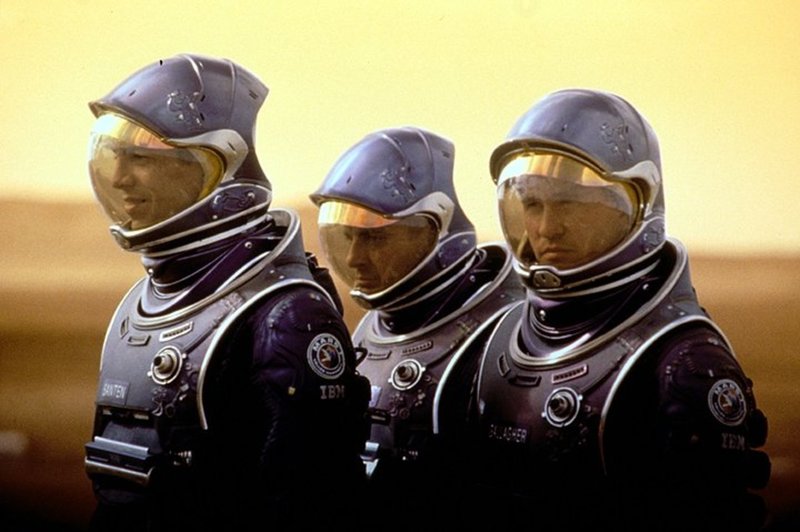 Wurden für eine wichtige Mission auf den Mars gesandt: die Astronauten Ted Santen (Benjamin Bratt, l.), Dr. Bud Chantilas (Terence Stam, M.) und Robbie Gallagher (Val Kilmer, r.) ... – Bild: Warner Bros. Entertainment Inc. Lizenzbild frei Wurden für eine wichtige Mission auf den Mars gesandt: die Astronauten Ted Santen (Benjamin Bratt, l.), Dr. Bud Chantilas (Terence Stam, M.) und Robbie Gallagher (Val Kilmer, r.) ... – Bild: Warner Bros. Entertainment Inc. Lizenzbild frei