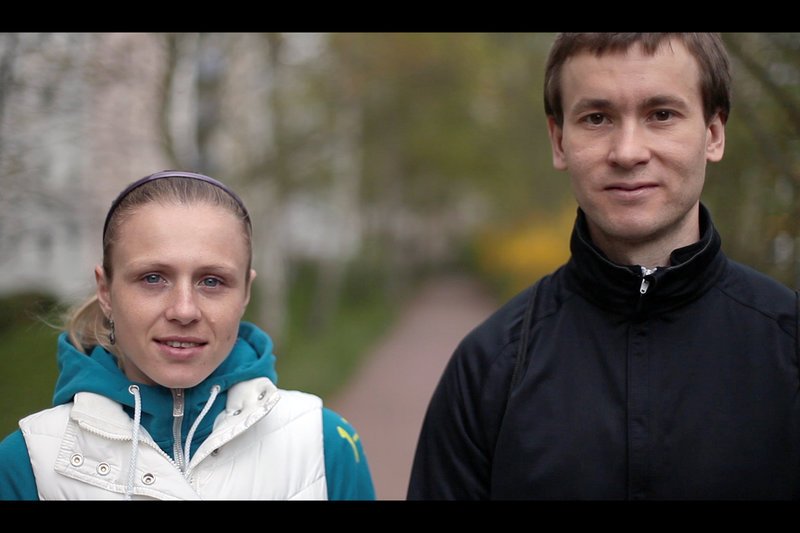 Läuferin Julia Stepanowa und ihr Mann Witali Stepanow haben sich mit ihren Enthüllungen über das systematische Doping im russischen Spitzensport in Lebensgefahr gebracht. – Bild: ARTE France /​ © Yuzu Productions/​Decoupages