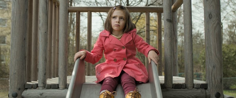 Elli (Matilda Ott) ist sechs Jahre alt, als sie erfährt, dass sie bald sterben wird. – Bild: BR