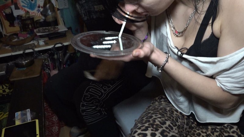 Maria konsumiert seit fünf Jahren Crystal Meth. Die Sucht nach Crystal unterdrücken, das kann sie nicht. – Bild: ZDF und Micha Hawich Maria konsumiert seit fünf Jahren Crystal Meth. Die Sucht nach Crystal unterdrücken, das kann sie nicht. – Bild: ZDF und Micha Hawich