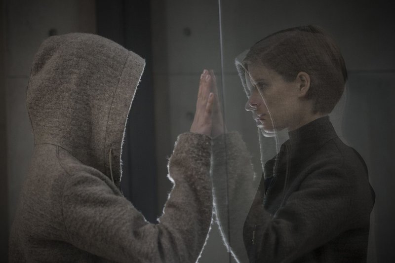 Morgan (Anya Taylor-Joy, l.); Lee Weathers (Kate Mara, r.) – Bild: 2016 Twentieth Century Fox Film Corporation. All rights reserved./Aidan Monaghan Lizenzbild frei Morgan (Anya Taylor-Joy, l.); Lee Weathers (Kate Mara, r.) – Bild: 2016 Twentieth Century Fox Film Corporation. All rights reserved./Aidan Monaghan Lizenzbild frei
