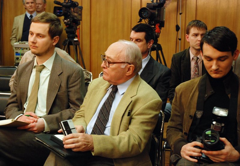 Schabowskis Zettel - Die Nacht als die Mauer fiel – Bild: MDR/​NDR/​Norbert Kuhröber