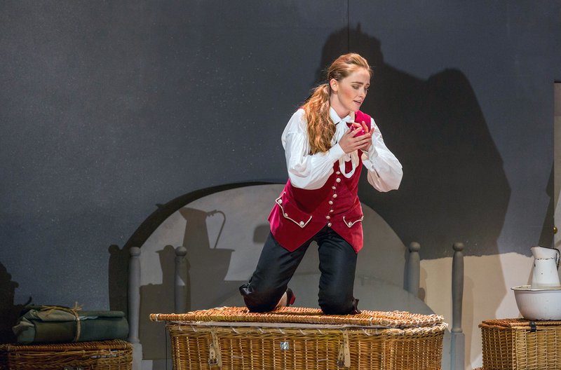 Mozarts "Hochzeit des Figaro" – Bild: GTG/​Magali Dougados /​ Avery Amereau in der Rolle des Cherubino