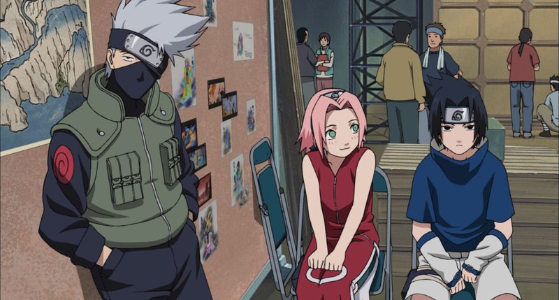 Das Trio (v.l.n.r.) Naruto, Sakura und Sasuke wird beauftragt, die berühmte Schauspielerin Yukie im Land des ewigen Schnees zu beschützen. Als tatsächlich drei mysteriöse Ninjas erscheinen, die es auf Yukie abgesehen haben, nimmt das Abenteuer seinen Lauf und auch Yukie scheint ein Geheimnis zu haben … – Bild: MASASHI KISHIMOTO ©NMP 2004