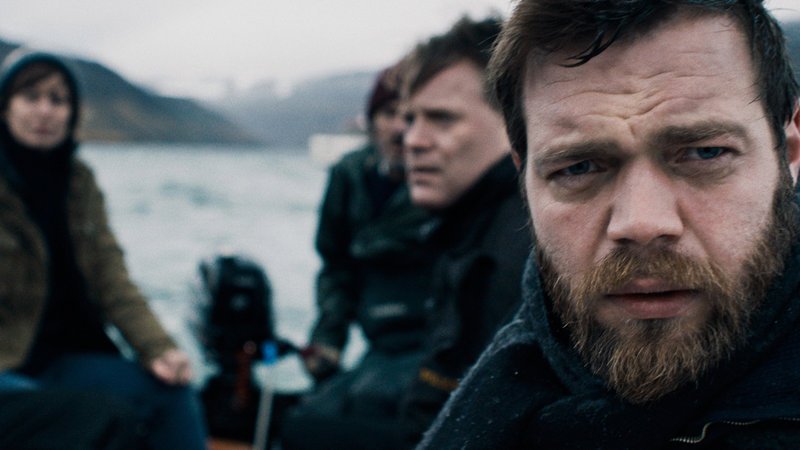 Geisterfjord Jóhannes Haukur Jóhannesson als Freyr (r.) SRF/​2017 Zik Zak Filmworks, Sighvatsson Films and Ape&Björn – Bild: SRF2