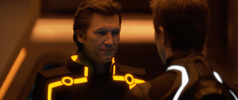 Schon ewig ist Clu (Jeff Bridges, l.) der Gegenspieler von Kevin Flynn, da kommt es ihm sehr gelegen, Sam Flynn (Garrett Hedlund, r.) in seinen Hallen begrüßen zu dürfen ... – Bild: Disney Enterprises, Inc. All Rights Reserved. Schon ewig ist Clu (Jeff Bridges, l.) der Gegenspieler von Kevin Flynn, da kommt es ihm sehr gelegen, Sam Flynn (Garrett Hedlund, r.) in seinen Hallen begrüßen zu dürfen ... – Bild: Disney Enterprises, Inc. All Rights Reserved.