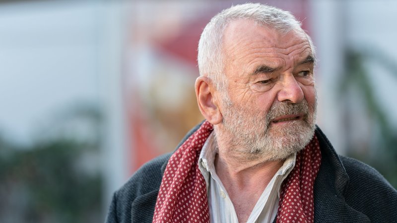 Vater Xaver (Branko Samarovski). – Bild: BR/die film gmbh/ORF/Marc Reimann Vater Xaver (Branko Samarovski). – Bild: BR/die film gmbh/ORF/Marc Reimann