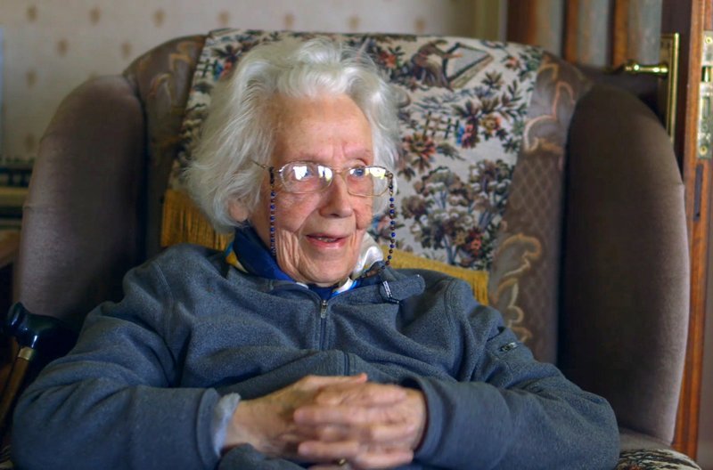 Maureen Sweeneys Aufzeichnungen warfen General Eisenhowers Invasionspläne über den Haufen und zwangen ihn dazu, zwischen den britischen und US-Wetterexperten und den Generälen zu vermitteln. Die heute 96-Jährige liefert einen einmaligen Zeitzeugenbericht. – Bild: RTE / © New Decade TV Ltd. Maureen Sweeneys Aufzeichnungen warfen General Eisenhowers Invasionspläne über den Haufen und zwangen ihn dazu, zwischen den britischen und US-Wetterexperten und den Generälen zu vermitteln. Die heute 96-Jährige liefert einen einmaligen Zeitzeugenbericht. – Bild: RTE / © New Decade TV Ltd.