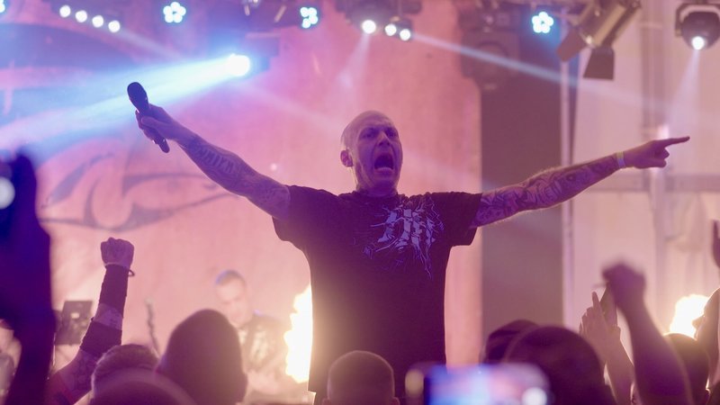 Auf dem Festival „Tage der nationalen Bewegung“ in Themar versammeln sich Anhänger des Rechtsrock. – Bild: ZDF und Detlef Müller.