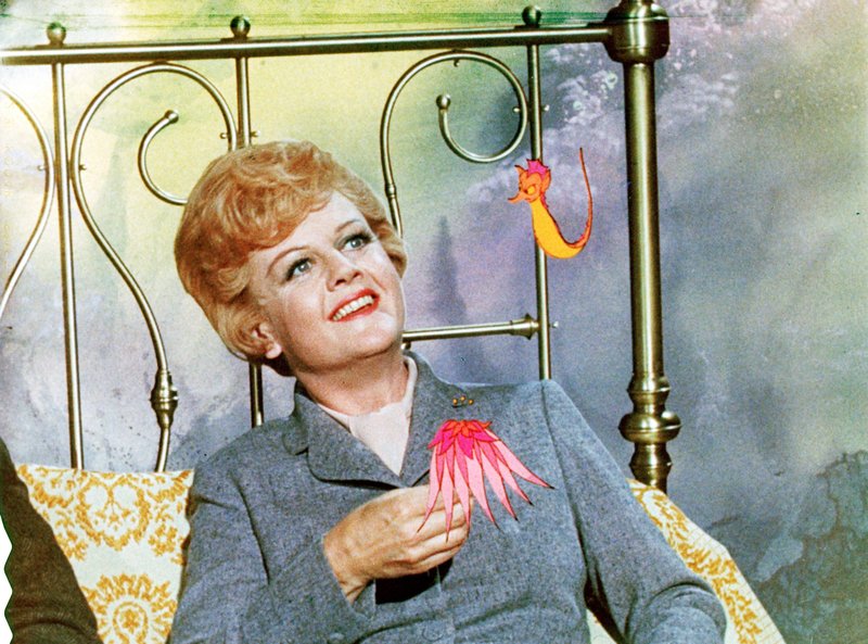 Die tollkühne Hexe in ihrem fliegenden Bett – Bild: Super RTL