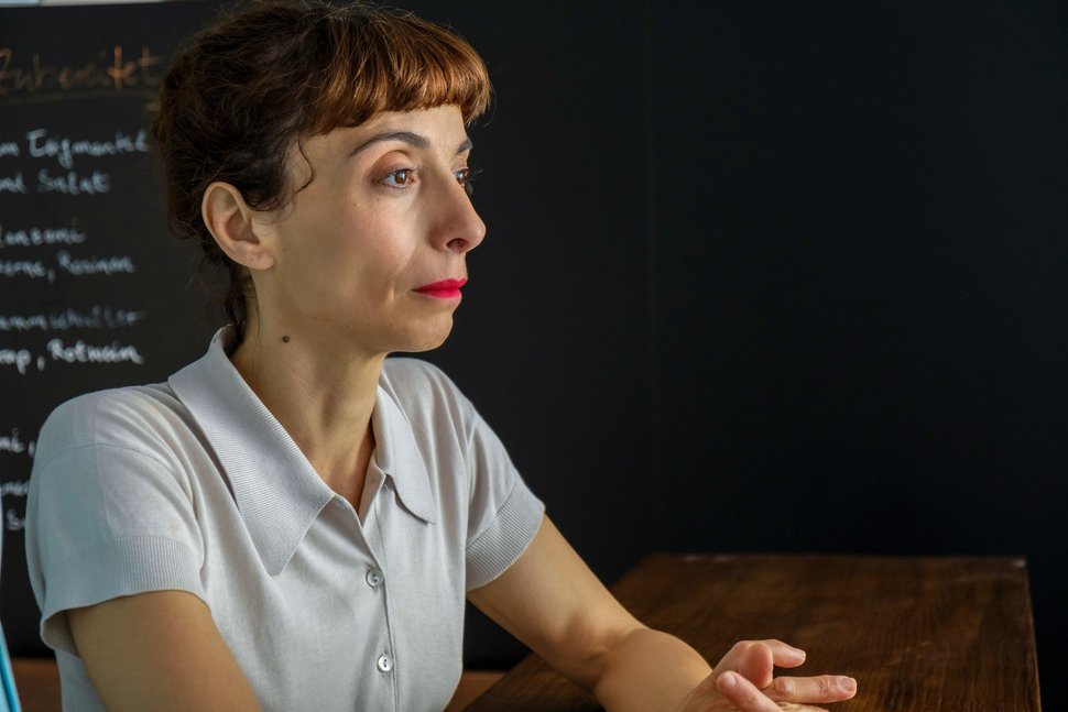 Psychiaterin Dr. Erika Pielach (Ruth Brauer-Kvam). – Bild: One