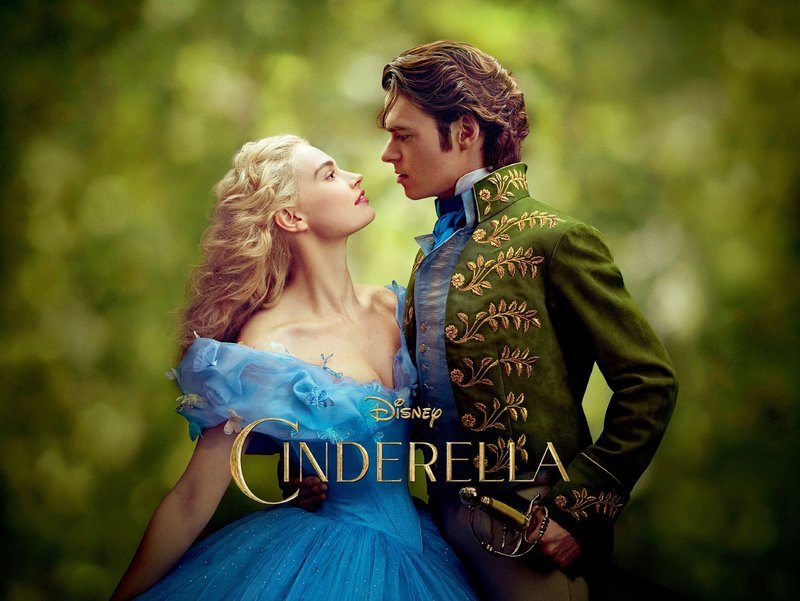 Ella (Lily James), Prinz (Richard Madden) – Bild: TVNOW /​ Disney Enterprises