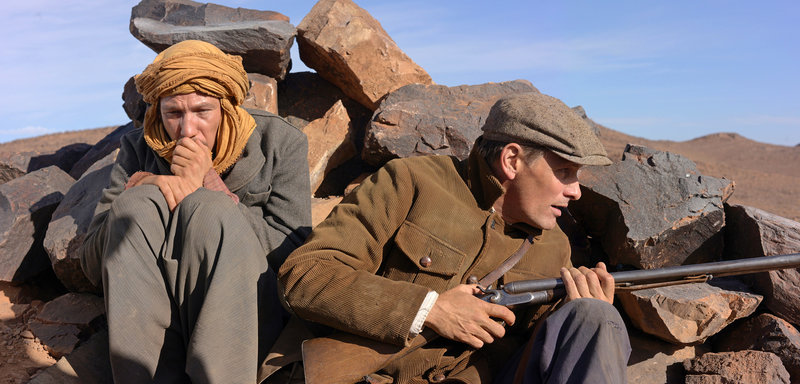 Mohamed (Reda Kateb, l.) und Daru (Viggo Mortensen) verstecken sich vor ihren Verfolgern. – Bild: WDR/Arsenal Filmverleih Mohamed (Reda Kateb, l.) und Daru (Viggo Mortensen) verstecken sich vor ihren Verfolgern. – Bild: WDR/Arsenal Filmverleih