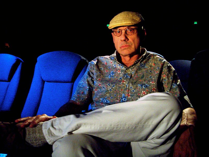 Der amerikanische Autor James Ellroy im „Egyptian Theatre“ auf dem Hollywood Boulevard in Los Angeles – Bild: ARTE F /​ © Astrid Chevallier