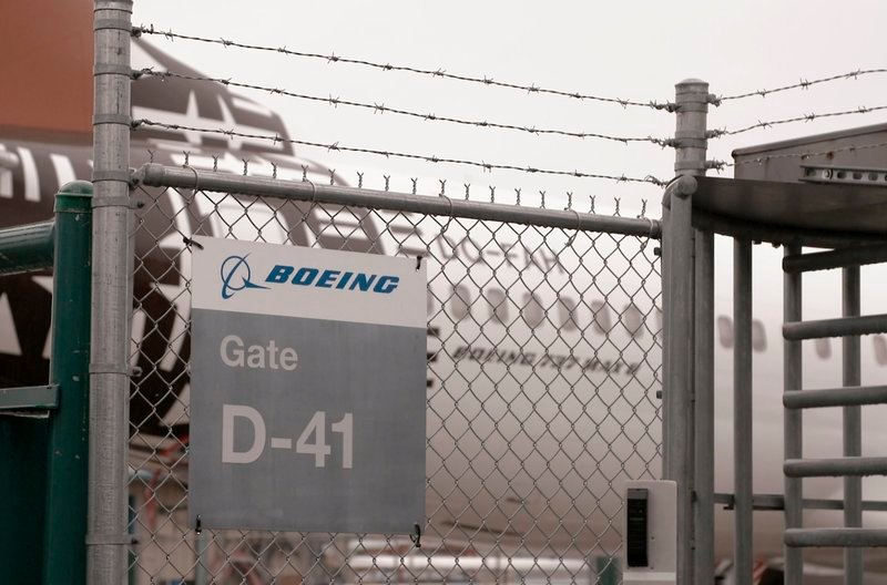 Boeing schottet sich ab. Ein Tor zum Werk ‚Renton‘ in Seattle. – Bild: WDR