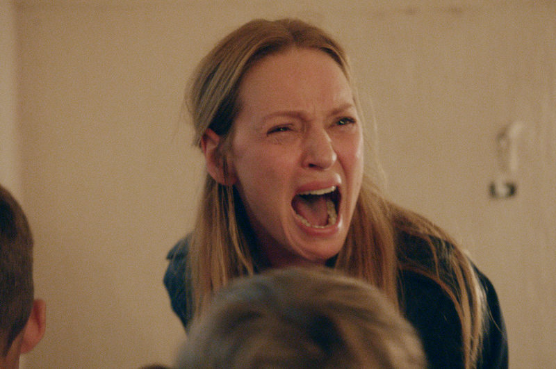 Mrs. H (Uma Thurman) versucht mit allen Mitteln, ihren verloren geglaubten Mann zurückzugewinnen. – Bild: ZDF und Christian Geisnæs Mrs. H (Uma Thurman) versucht mit allen Mitteln, ihren verloren geglaubten Mann zurückzugewinnen. – Bild: ZDF und Christian Geisnæs