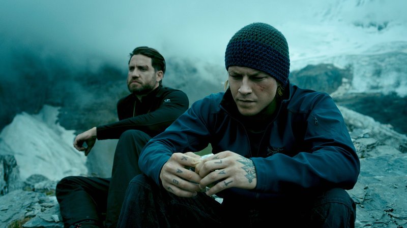 Bodhi (Édgar Ramirez, l.); Utah (Luke Bracey, r.) – Bild: Puls 4 Bodhi (Édgar Ramirez, l.); Utah (Luke Bracey, r.) – Bild: Puls 4