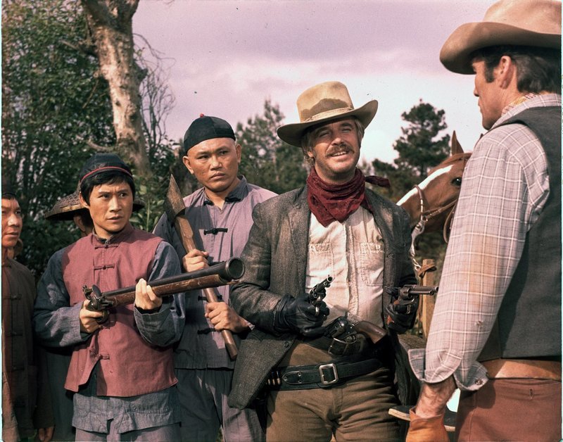 Harker Fleet (George Peppard, 2.v.r.) – Bild: 1971 Universal City Studios, Inc. Copyright Renewed. All Rights Reserved. Lizenzbild frei