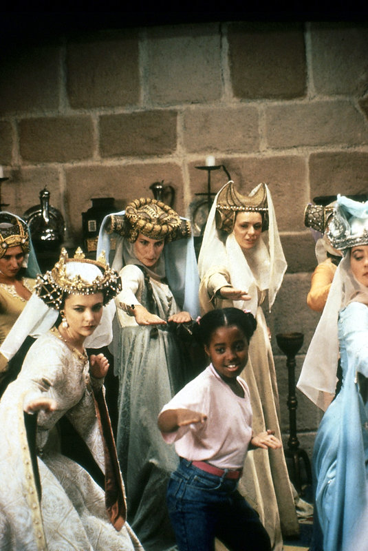 Zeitsprung in die Tafelrunde – Bild: ZDF/​Róbert Szabó