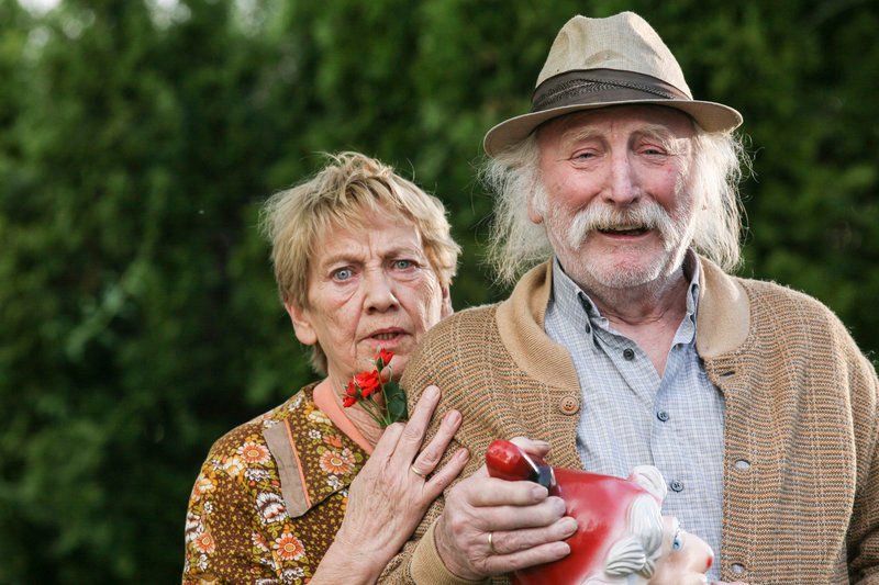 Toni (Ingrid Burkhard) und Mundl Sackbauer (Karl Merkatz) – Bild: Servus TV /​ BonusFilm
