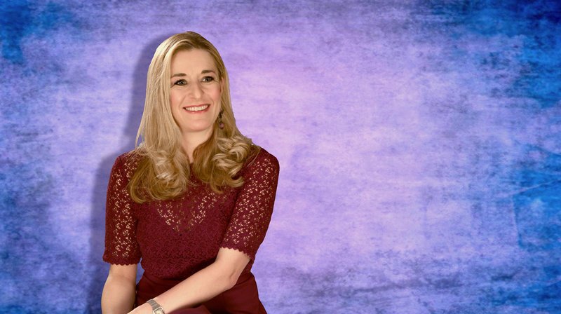 Stefanie Hertel schwärmte von Abba, Schauspielerin Uta Schorn liebte das Lied von der „Kleinen weißen Friedenstaube“ und die Eltern von Kerstin Ott hörten immer Elvis. Prominente erinnern sich an ihre Lieblingsschlager aus Kinder- und Jugendtagen – Stefanie Hertel. – Bild: rbb