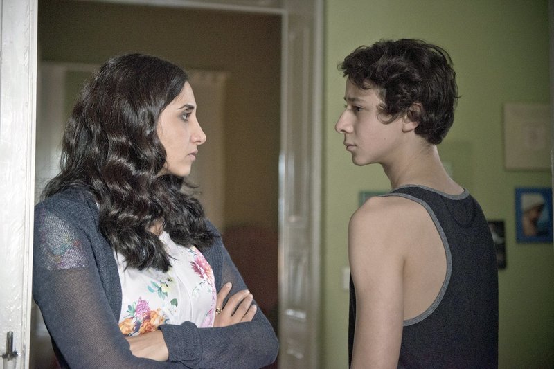 Von Glücklichen Schafen – Bild: Martin Menke /​ Elmas (Narges Rashidi) und Can (Jascha Baum)/​Martin Valentin Menke