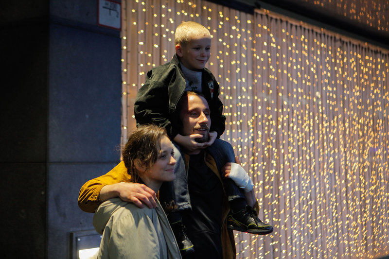 Marion Cotillard (Stéphanie), Matthias Schoenaerts (Ali), Armand Verdure (Sam). – Bild: ORF Marion Cotillard (Stéphanie), Matthias Schoenaerts (Ali), Armand Verdure (Sam). – Bild: ORF