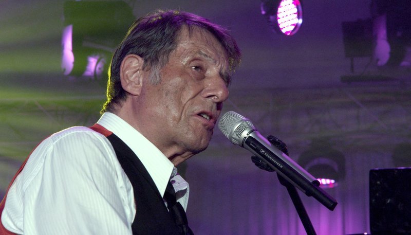 Udo Jürgens singt auf einer privaten Gala, Papenburg. – Bild: SWR/​WDR/​C-Films/​Sven Kiesche