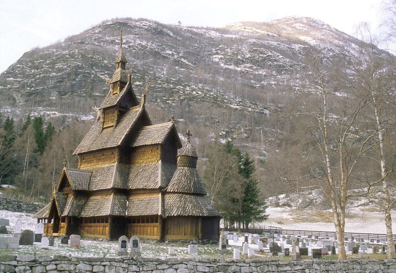 Die Stabkirche von Borgund einer der ersten christilichen Bauwerke aus der Wikingerzeit. – Bild: NDR/​Florian Graner /​Sealife Prod