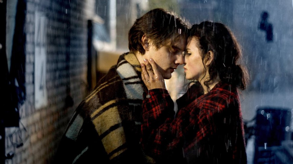 Sebastian (Sebastian Tiede, l) und Debbie (Ruby O.Fee) – Bild: WDR/Farbfilm Verleih/Robert Többe Sebastian (Sebastian Tiede, l) und Debbie (Ruby O.Fee) – Bild: WDR/Farbfilm Verleih/Robert Többe