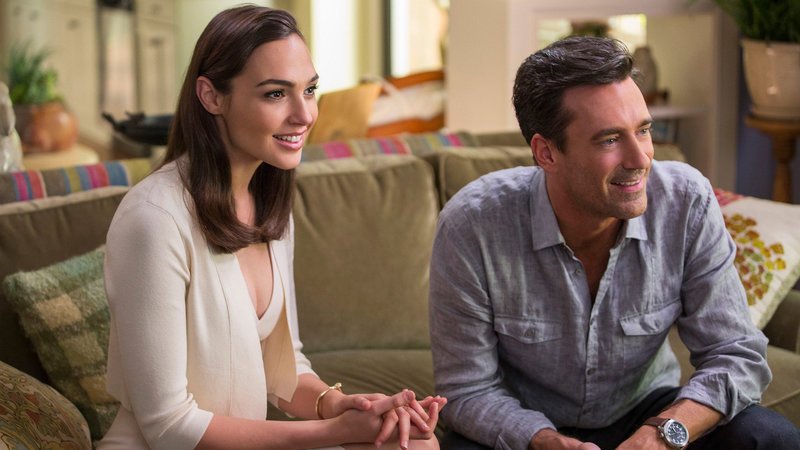 Die Jones – Spione von nebenan Gal Gadot als Natalie Jones, Jon Hamm als Tim Jones SRF/2016 SRF / Twentieth Century Fox Film Corporation – Bild: SRF2 Die Jones – Spione von nebenan Gal Gadot als Natalie Jones, Jon Hamm als Tim Jones SRF/2016 SRF / Twentieth Century Fox Film Corporation – Bild: SRF2