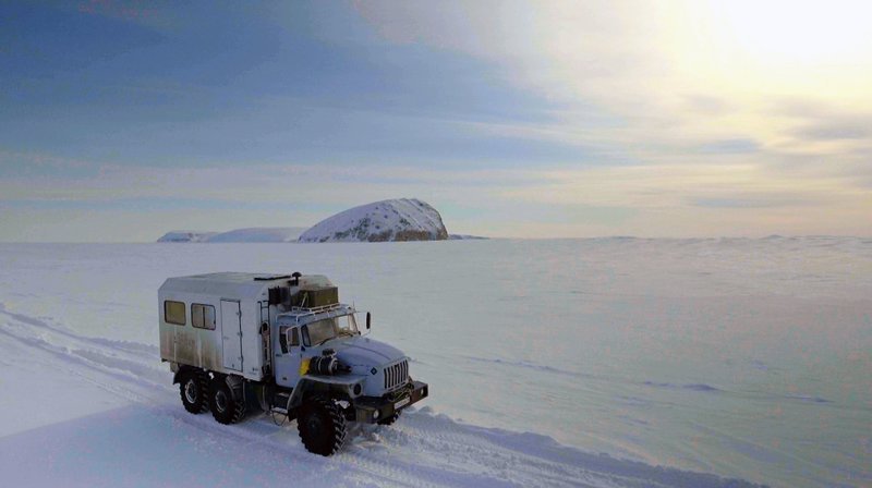 Die Polartrasse in Sibirien führt durch und über das Eis der Flüsse, die im Winter zu Straßen werden. – Bild: BR/Medienkontor/NDR/Yuri Burak Die Polartrasse in Sibirien führt durch und über das Eis der Flüsse, die im Winter zu Straßen werden. – Bild: BR/Medienkontor/NDR/Yuri Burak