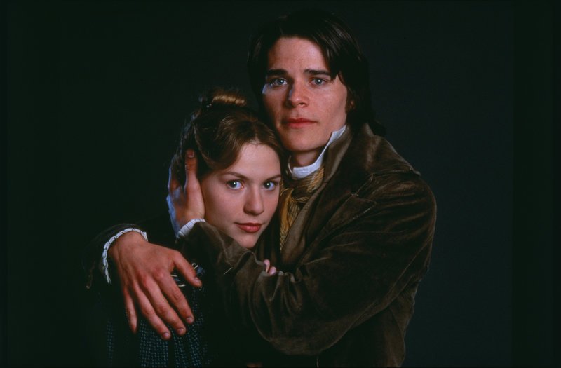 Valjeans Adoptivtochter Cosette (Claire Danes) verliebt sich in den Aristokraten Marius (Hans Matheson). – Bild: Sony