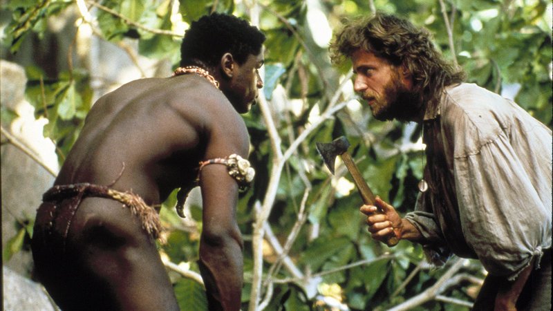 Crusoe (Aidan Quinn) und der Eingeborene (Elvis Payne) freunden sich langsam an.. – Bild: RTL Zwei