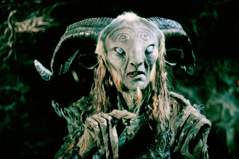 Als der Faun (Doug Jones) ihr eröffnet, dass sie die verschollene Prinzessin Moana ist, sieht Ofelia die Chance gekommen, aus der gewaltsamen Realität zu fliehen. – Bild: ARTE France / © Warner Bros. Als der Faun (Doug Jones) ihr eröffnet, dass sie die verschollene Prinzessin Moana ist, sieht Ofelia die Chance gekommen, aus der gewaltsamen Realität zu fliehen. – Bild: ARTE France / © Warner Bros.