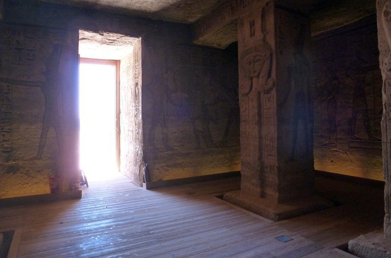 Tempel von Nefertari, Abu Simbel – Bild: phoenix/​ZDF/​Lion Television Ltd/​Caterina Turroni