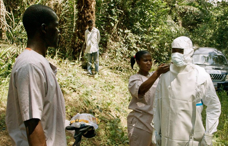 Herbst 2014 – Höhepunkt des Ebola-Ausbruchs: 9000 Menschen mussten bislang sterben. Jede Woche infizieren sich Hunderte mehr. – Bild: SWR/​Docdays/​Gierstorfer