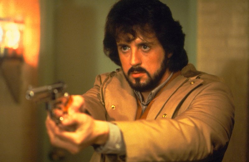 Endlich steht Det. Sgt. Deke DaSilva (Sylvester Stallone) seinem Opfer gegenüber … – Bild: Universal Pictures Lizenzbild frei