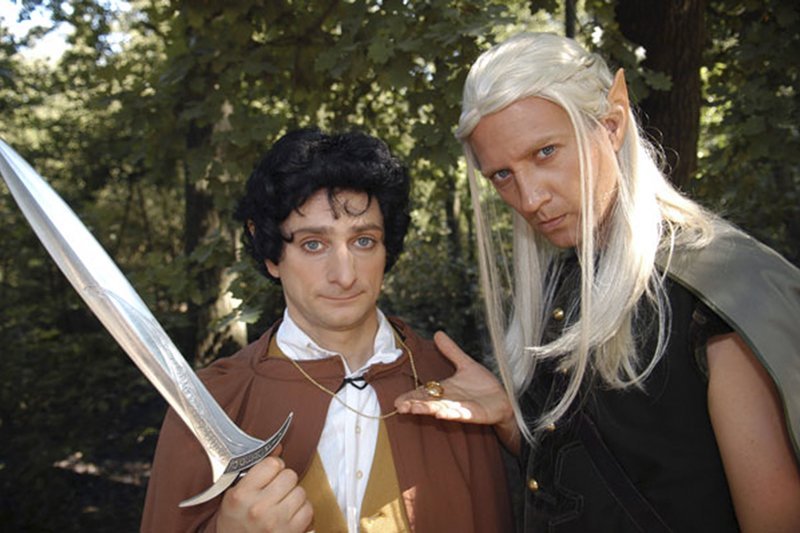 Dennis (rechts) und Jesko (links) als Herren der Ringe – Bild: NDR/Jörn Schulz Dennis (rechts) und Jesko (links) als Herren der Ringe – Bild: NDR/Jörn Schulz