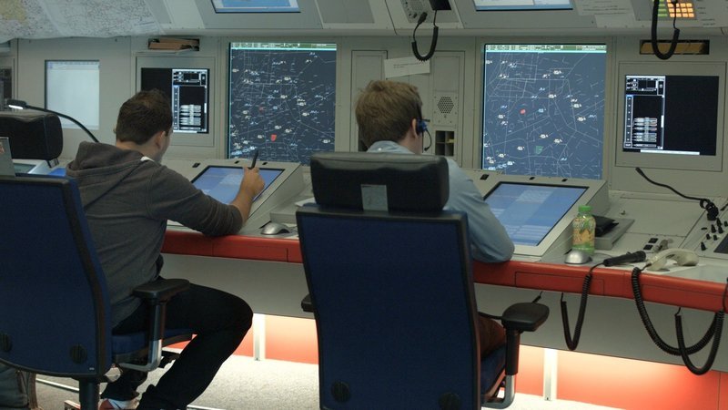 Die Ermittler können die Black-Box nach einem Flugzeugunglück orten. – Bild: n-tv