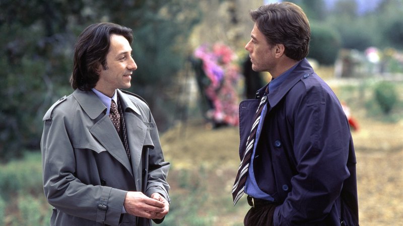 Sebastian Thirry (Jean-Hugues Anglade, li.) und Alain Moreau (Jean-Claude van Damme, re.)Sebastian Thirry (Jean-Hugues Anglade, li.) und Alain Moreau (Jean-Claude van Damme, re.) – Bild: RTL Zwei Sebastian Thirry (Jean-Hugues Anglade, li.) und Alain Moreau (Jean-Claude van Damme, re.)Sebastian Thirry (Jean-Hugues Anglade, li.) und Alain Moreau (Jean-Claude van Damme, re.) – Bild: RTL Zwei