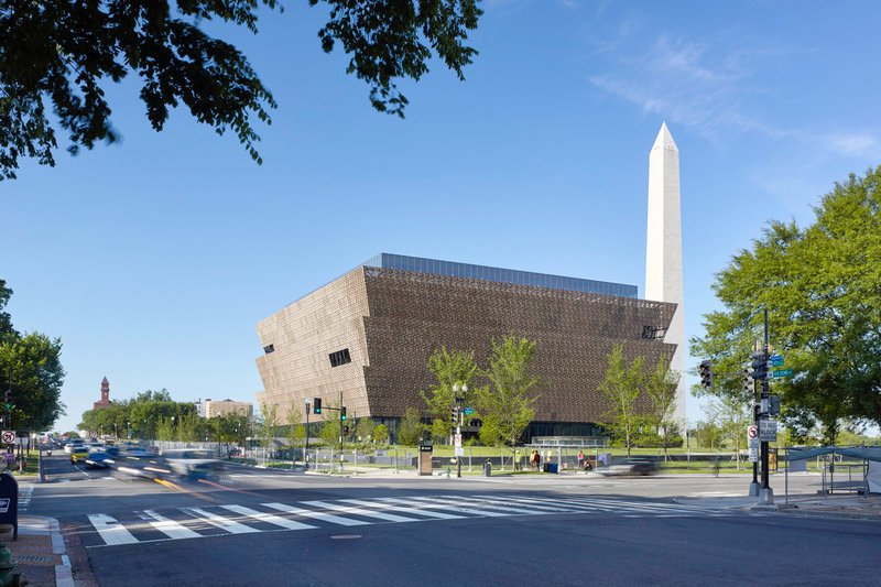 Blick auf das National Museum of African American History & Culture, gebaut vom Stararchitekten Sir David Adjaye – Bild: Arte /​ ZDF /​ © Alan Karchmer