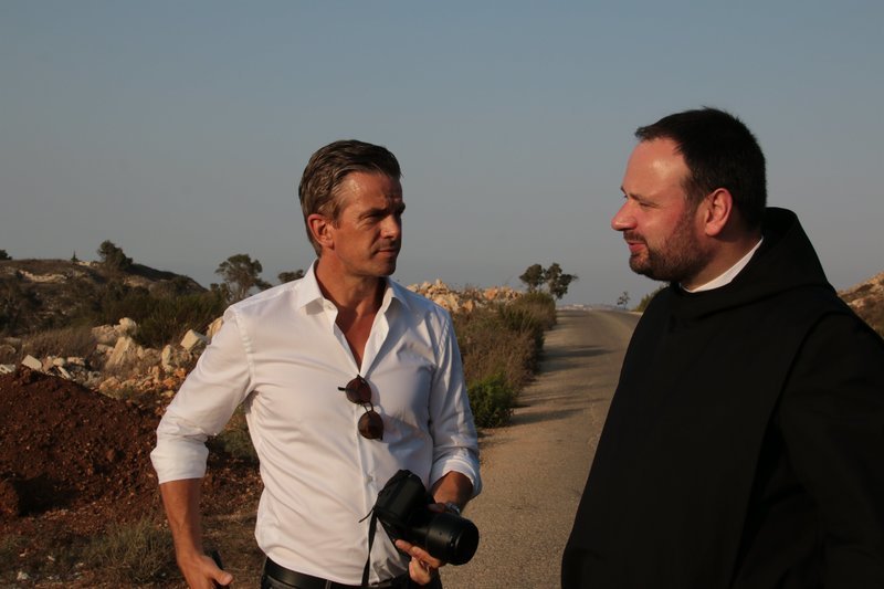 Pater Nikodemus Schnabel ist der sachkundige Begleiter auf Markus Lanz’ Reise zu den Schauplätzen des Alten Testaments. – Bild: ZDF und Philipp Pröttel.